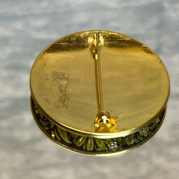 Vintage EUC Damascene Brooch/pin Gorgeous Engraving with a Rhinestone Look